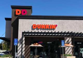 Dunkin’ Tests Multi-Tender Loyalty Program