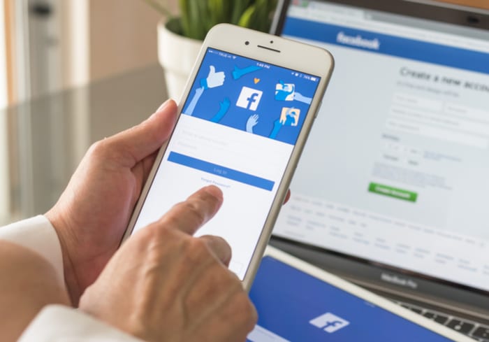 Zuckerberg’s Tech Reg Stance Gains Senator’s Approval