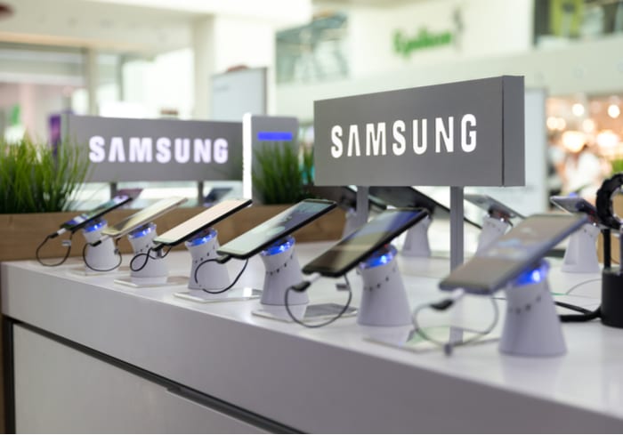 Apple Dethroned by Samsung as Smartphone Market Recovers