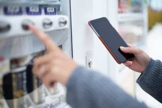 Smart Vending Machines Are Going Cashless