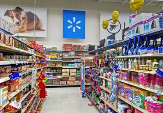 Walmart Opening Online Pet Pharmacy, Expanding In-Store Pet Clinics