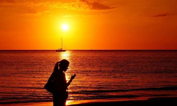 smartphone sunset beach
