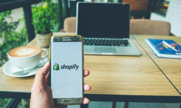 Analysts Peg Shopify As Growing Amazon Threat