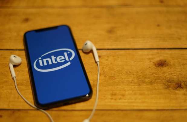 Apple Pushes Pause On iPhone ‘Walkie-Talkie’