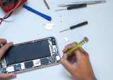 Apple To Provide Independent Shops With Parts To Fix iPhones