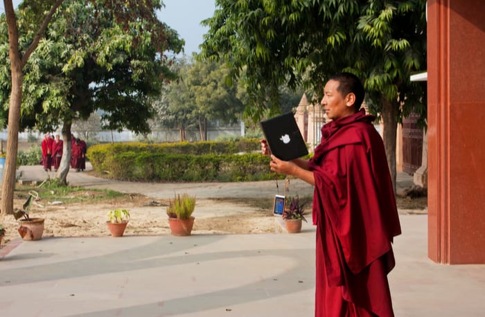 india, iPhone, Apple, retail, eCommerce.