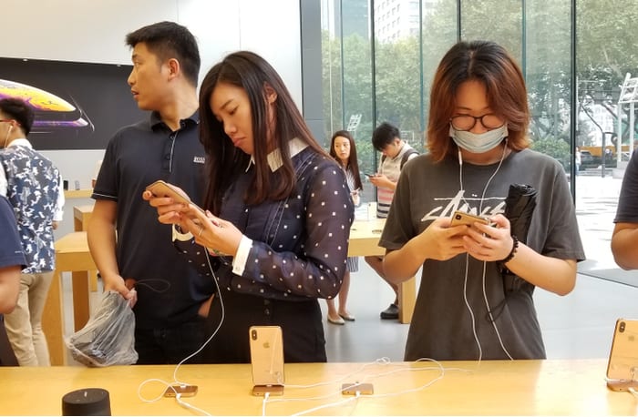 Apple Marks First-Ever Chinese Store Closure as Sales Fall