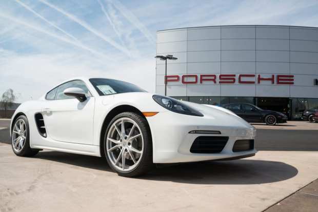Porsche Tests Selling Cars Online