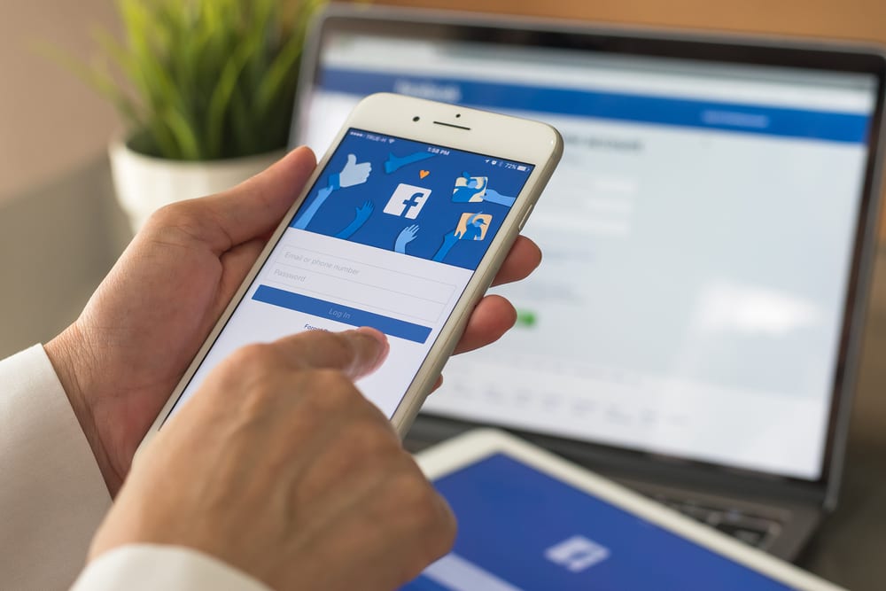 Facebook’s MAUs Top 2 Billion, Eyes Q4 Deceleration