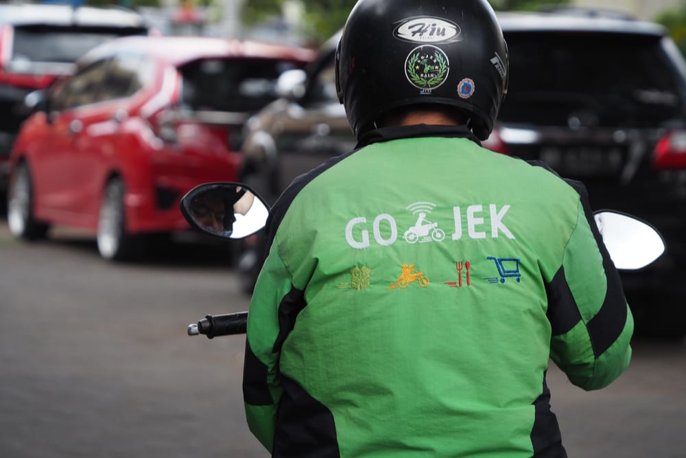 Gojek To Take Strategic Stake In Blue Bird Taxicab Company