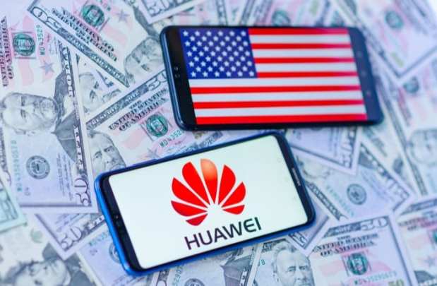 Huawei and U.S. smartphones with money