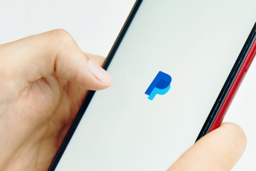 PayPal Hits 305M Active Users In Q4, Cautions Future Economic Uncertainty