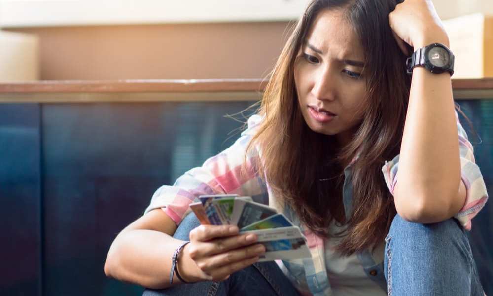US Credit Card Debt Hits All-Time High of $930B, Delinquencies Rise