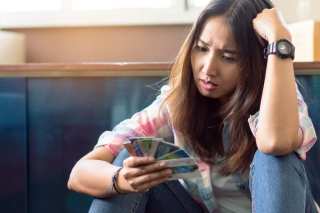 US Credit Card Debt Hits All-Time High Of $930B, Delinquencies Rise
