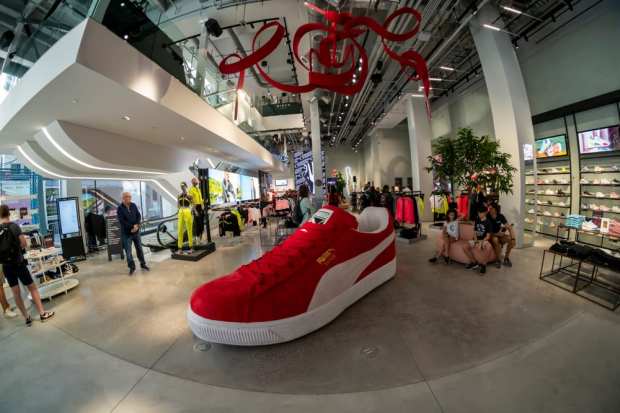 The Power Of Experiences And Subscriptions In Retail