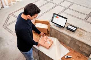 Square For Retail On Register Integrates POS, Payments And Storefront On Single Platform