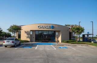 JPMorgan First Big Bank To Shutter Branches As Virus Spreads