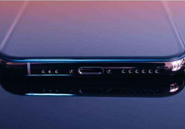 iPhone Producer Foxconn Forecasts Weakening Device Demand