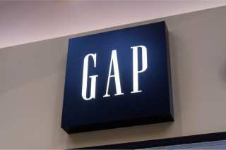 Fashion Retailers Lean On Heavy Discounts