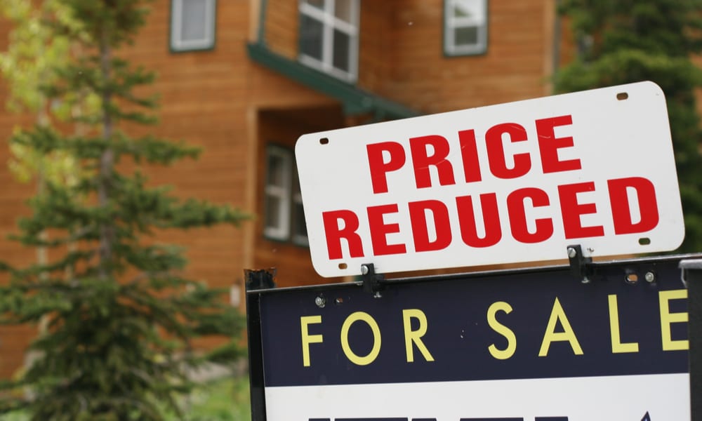 US New Home Sales Plummet As COVID-19 Hits Housing Market