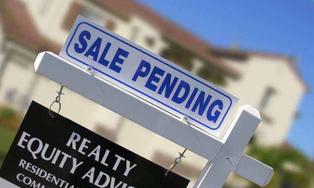Pending Home Sales Drop As Buyers Stay Home