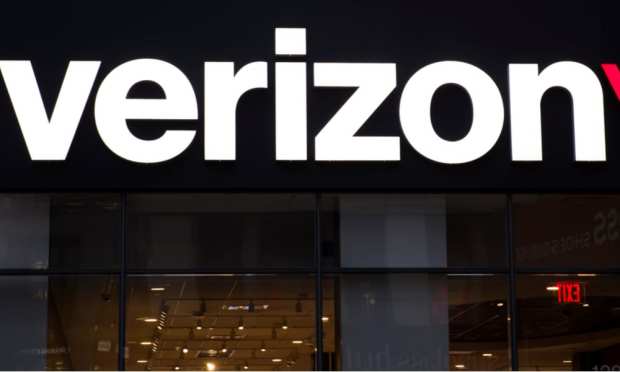 Verizon Withdraws Revenue Outlook