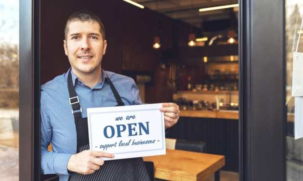 Dallas Businesses Fail Reopening Test, But Many Are Still Staying Indoors