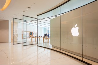 Apple To Restrict Occupancy, Require Masks With Store Reopenings