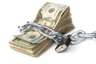 Survey: US Consumers Bargain Hunting, Not Hoarding Now