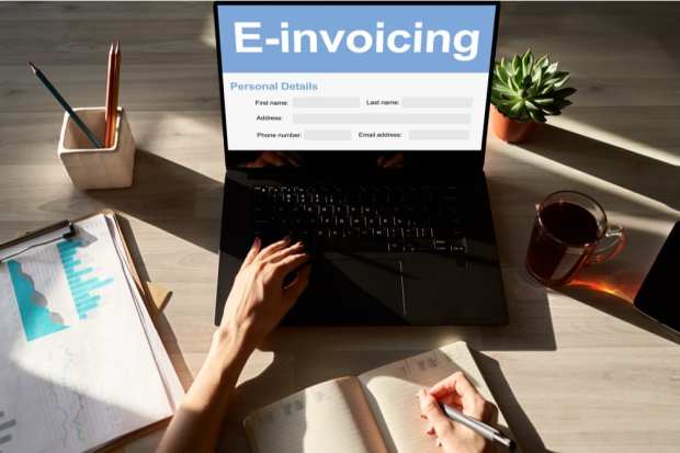 American Express teams with Invoiced