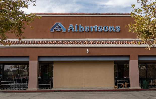 Albertsons Proceeds With Pared-Down $800M IPO