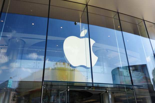 Apple Shares Tank Despite Analyst Optimism