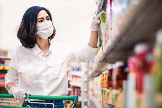 woman in face mask shopping
