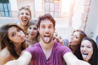 Apple Earns Patent On Tech That Compiles Group Selfies