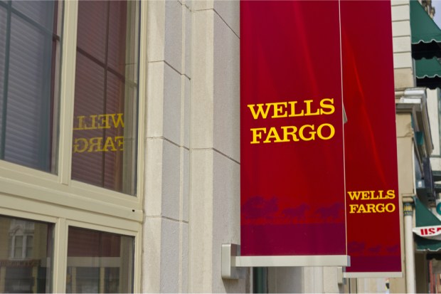 Wells Fargo’s Teller, ATM Transactions Drop 28 Pct Amid Pandemic