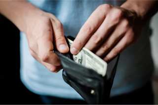 Senators Push For Bill That Would Force Retailers To Accept Cash