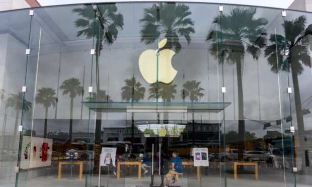 Apple Faces Criticism From Other Tech Companies, Russian Watchdog Over App Store
