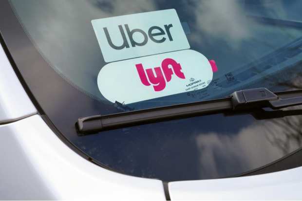 Judge: Uber, Lyft Can't Call Drivers Contractors