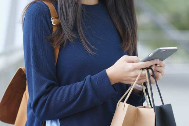 young shopper smartphone