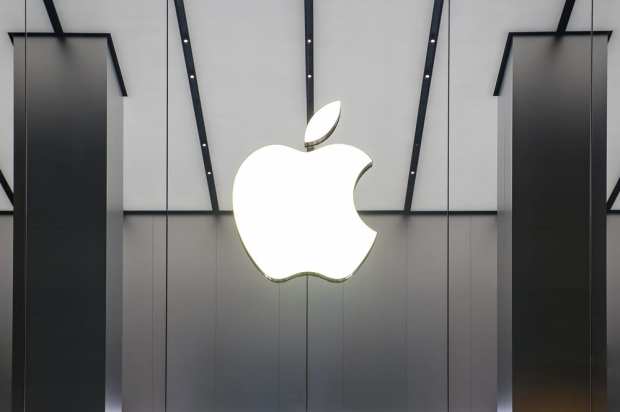Apple Nears Record $2T Valuation