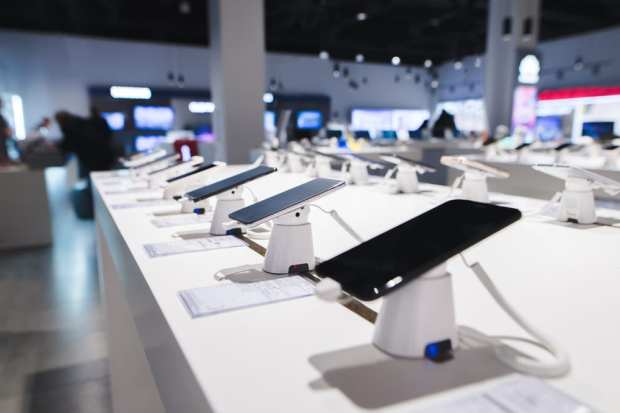 Smartphone Sales Fall 20.4 Pct Globally Amid Pandemic