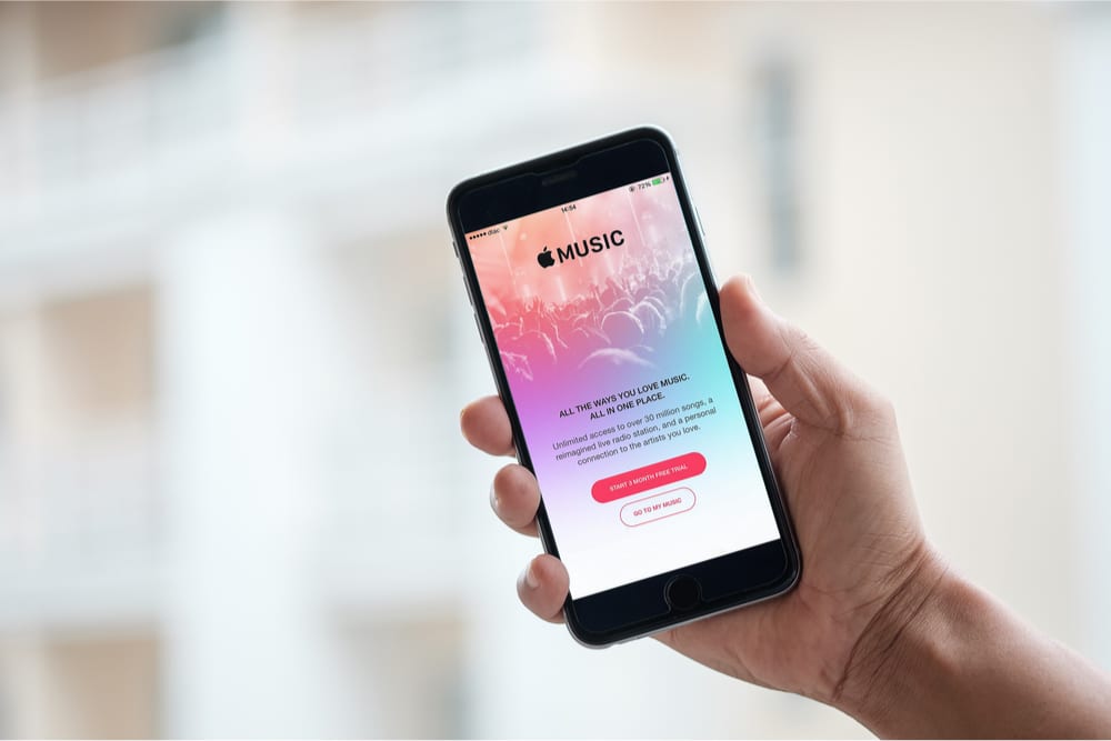 Apple Users Report Outages, Service Restored