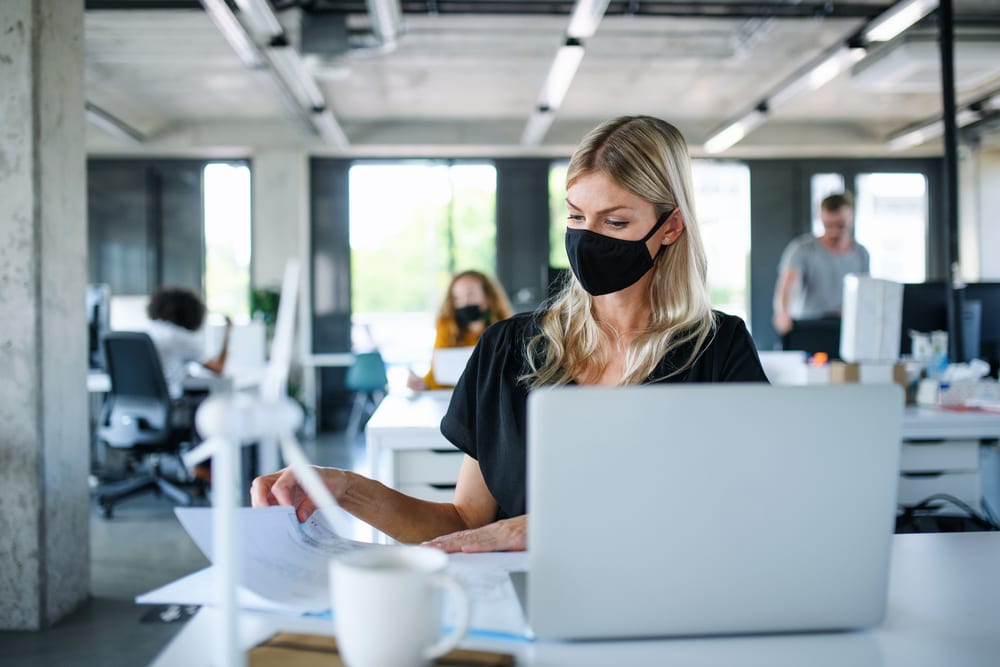 US Weekly Jobless Claims Drop To 881,000, Lowest Level Since Pre-Pandemic
