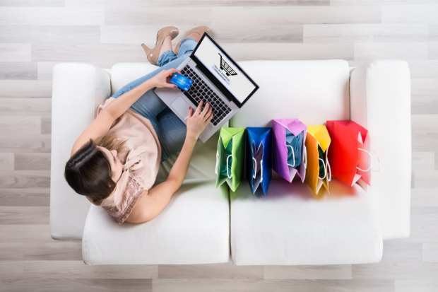 woman online shopping