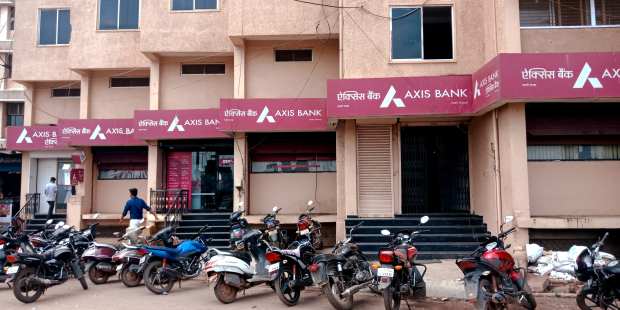 How Axis Bank Prevents Identity Fraud With Video-Based Onboarding