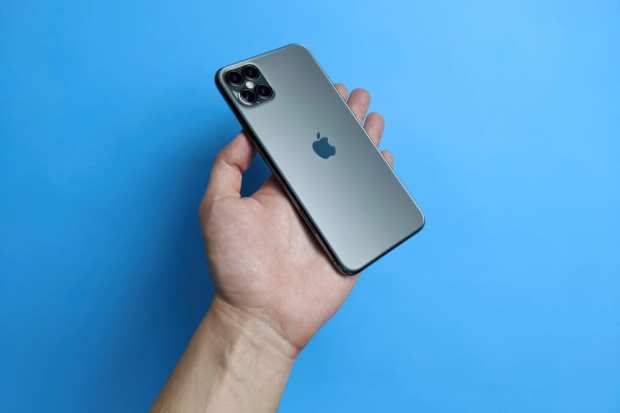 Apple Gives New iPhone Buyers Free Subscriptions, Bucking Industry Trend