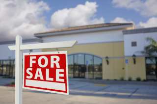 Falling Commercial Real Estate Prices Threaten Bank Losses