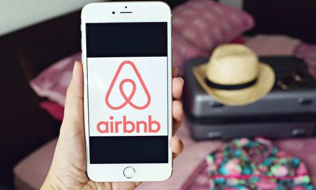 Airbnb Pushes IPO Date