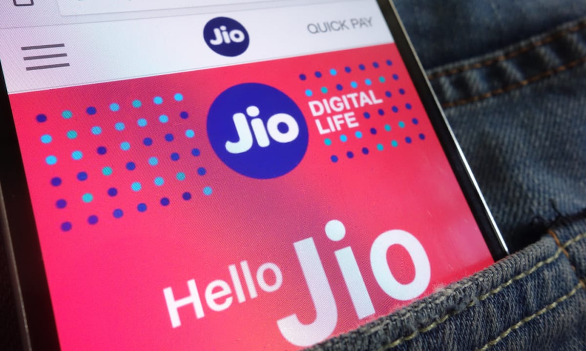 Zuckerberg Praises Reliance’s Ambani For Transforming India’s Telecom Field