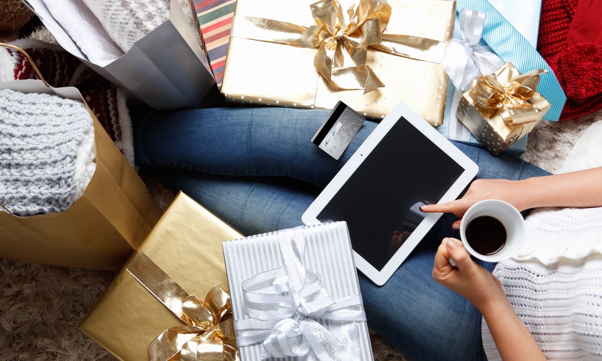 JPMorgan Forecasts Record Online Holiday Shopping Season